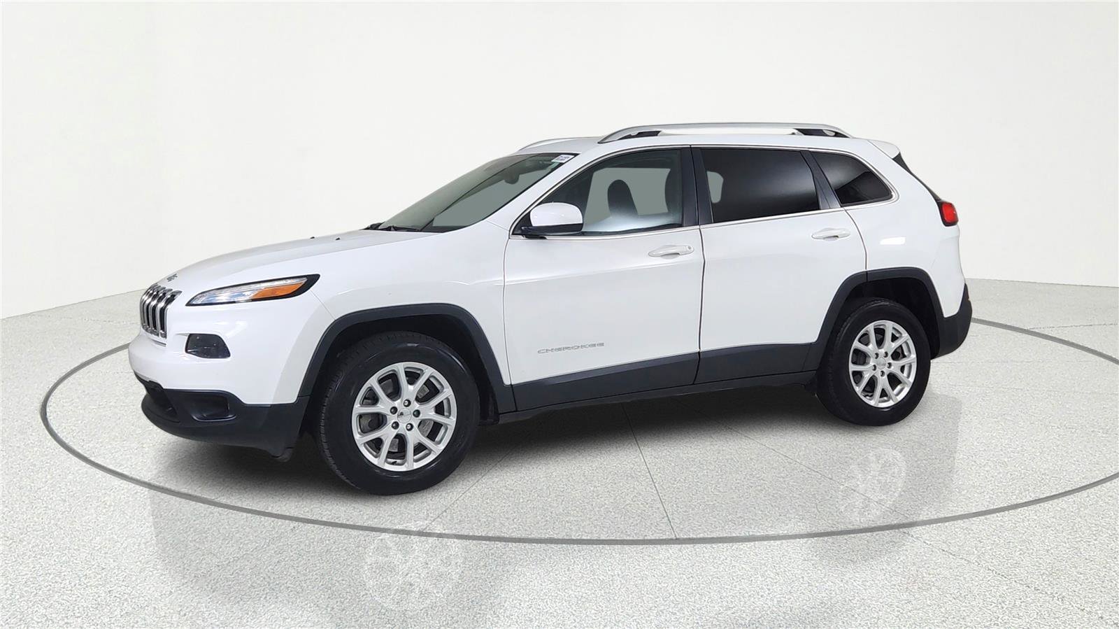 Used 2016 Jeep Cherokee Latitude w/ Comfort & Sound Group AWD/4WD image 2