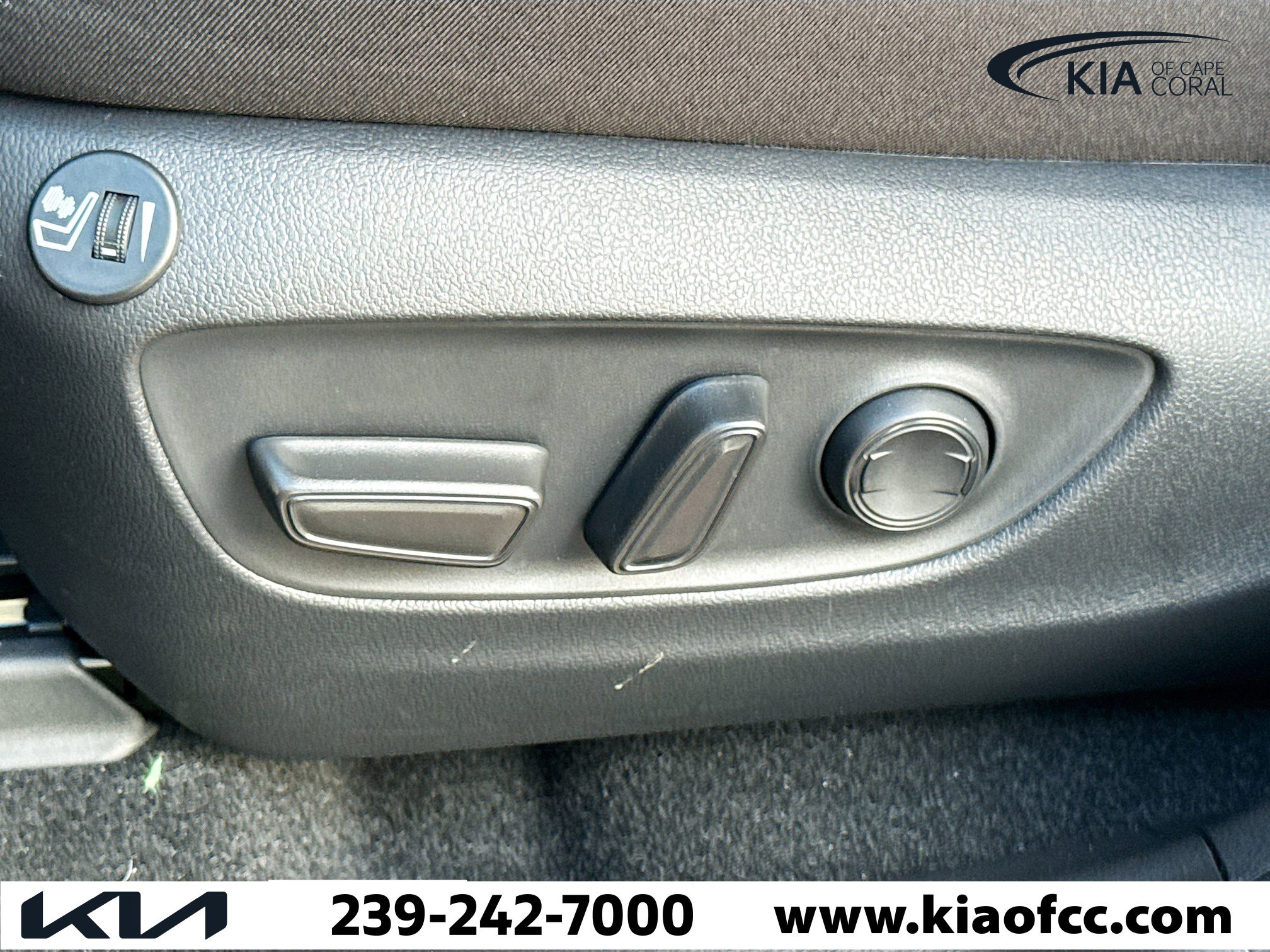 Used 2025 Toyota RAV4 XLE w/ Convenience Package image 24