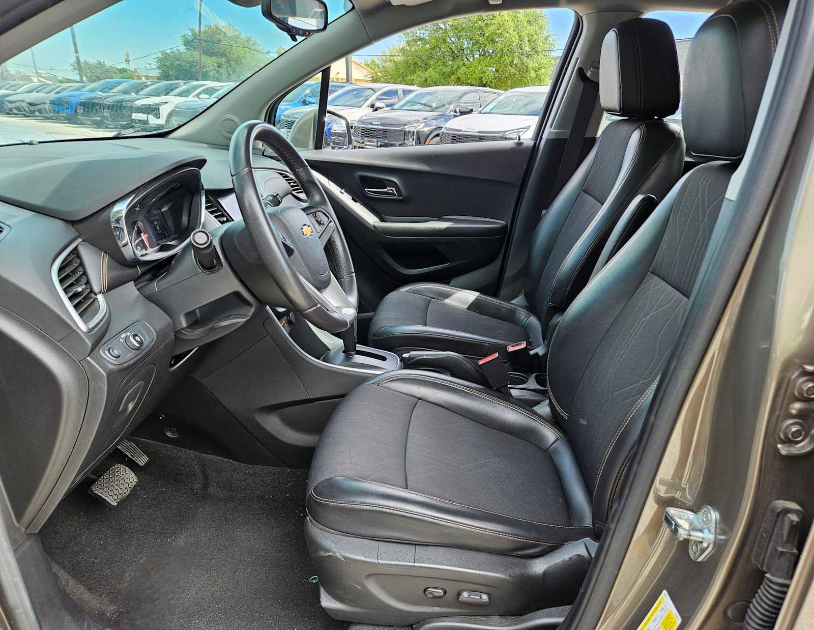 Used 2021 Chevrolet Trax LT w/ Driver Confidence Package image 13