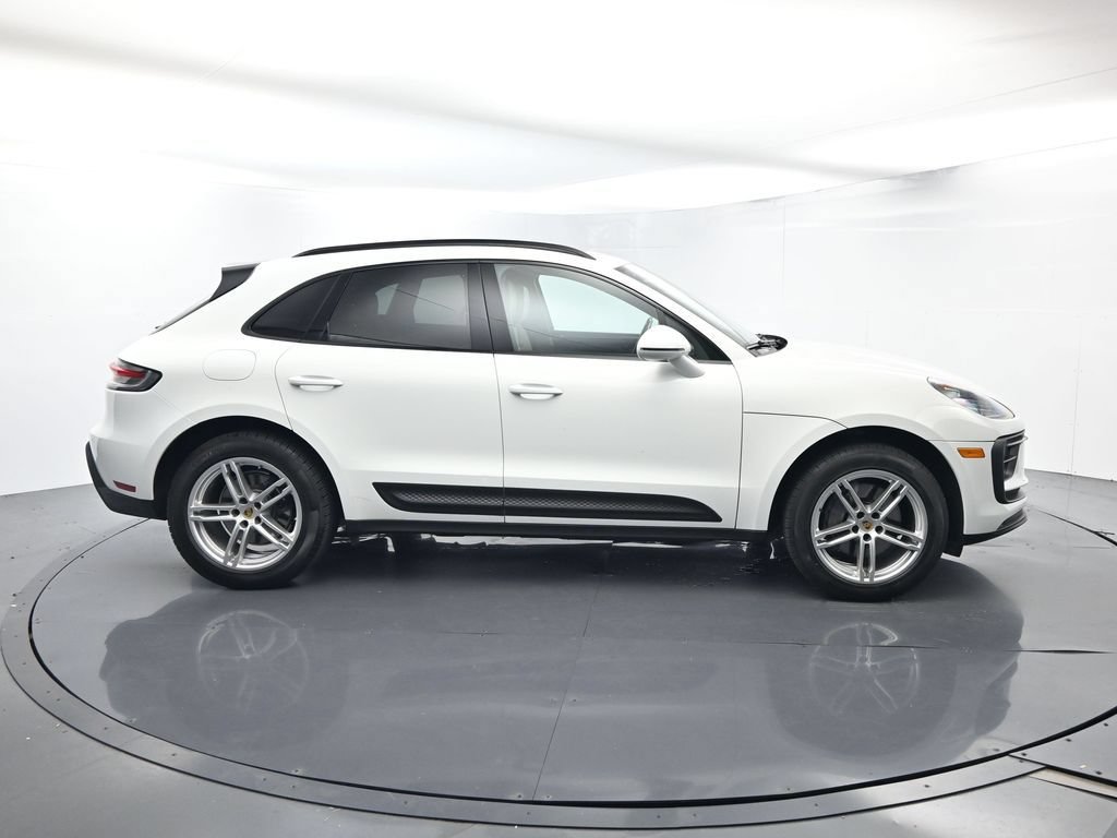 Certified 2022 Porsche Macan AWD/4WD image 16