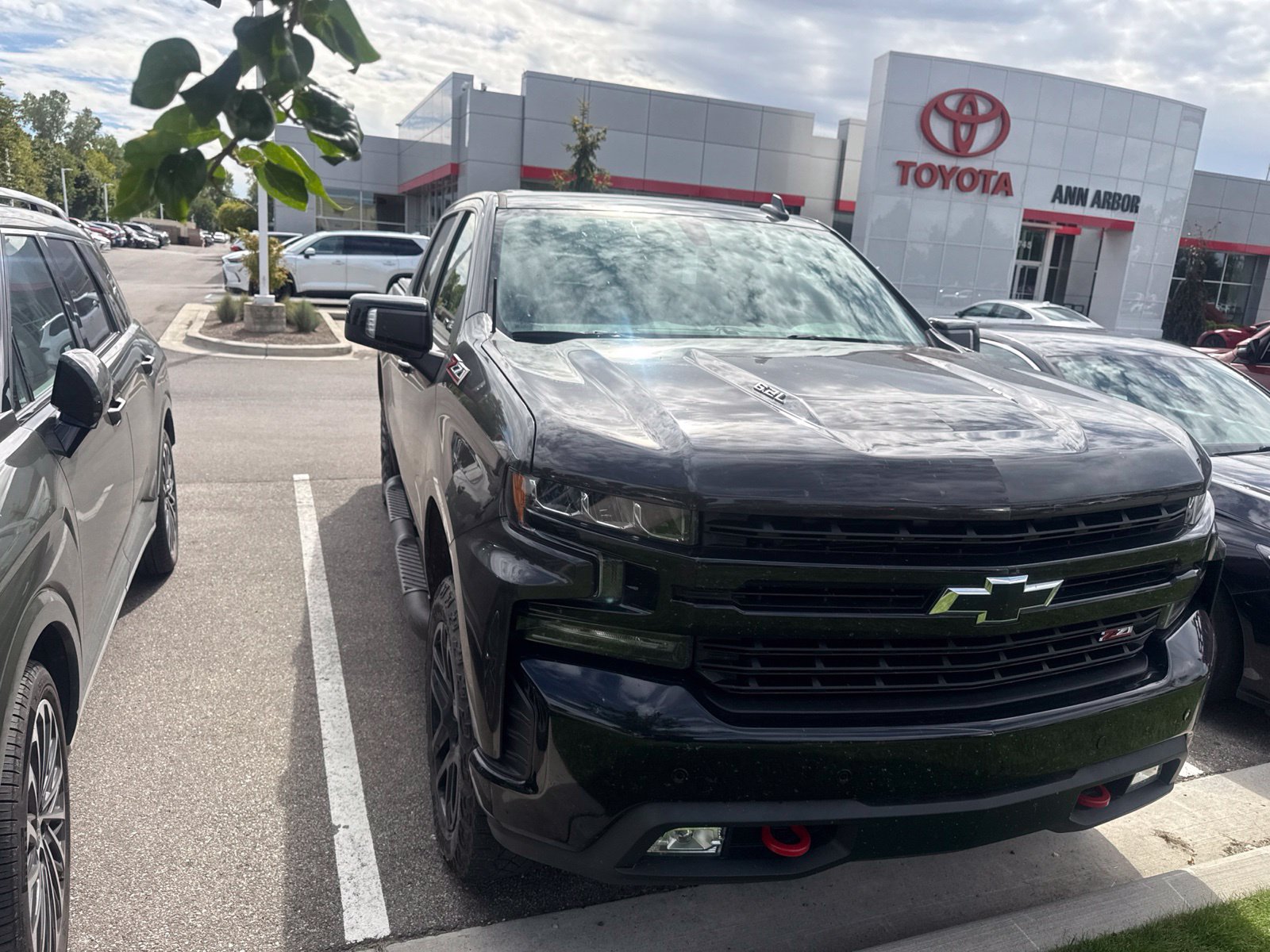 Used 2022 Chevrolet Silverado 1500 LT Trail Boss w/ LT Trail Boss Premium Package AWD/4WD image 3