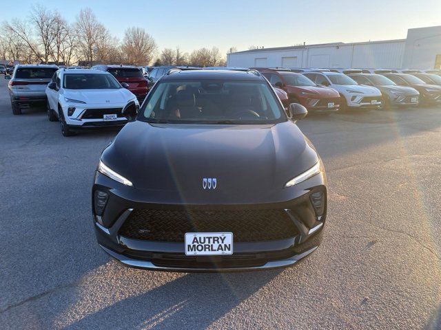 New 2025 Buick Envision Sport Touring image 9