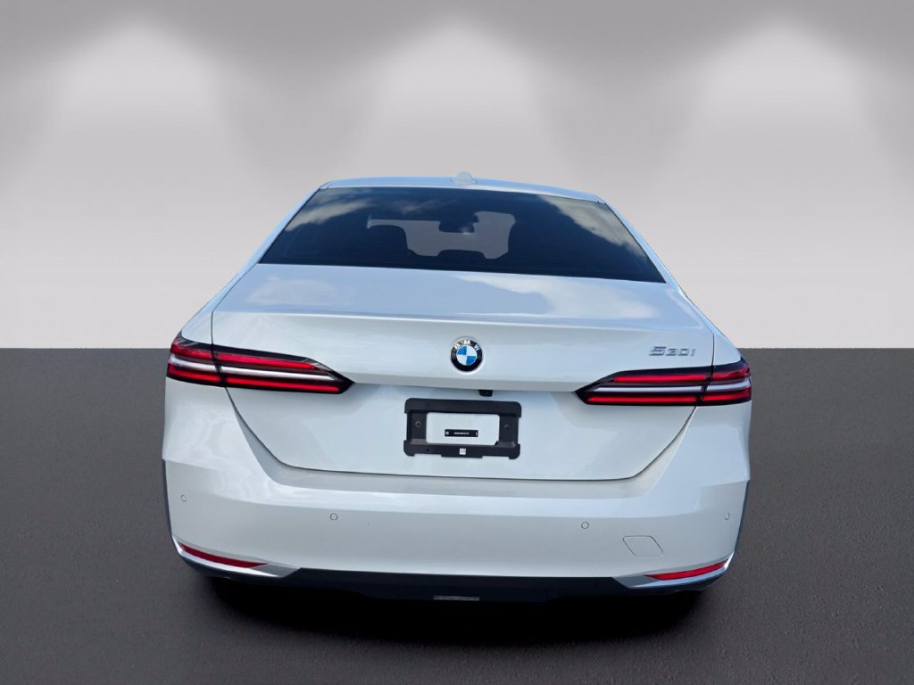 Certified 2025 BMW 530i RWD image 5