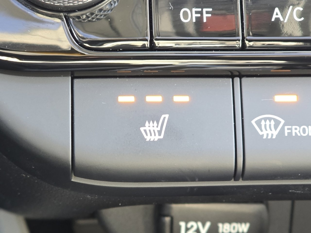 Used 2024 Hyundai Elantra Limited image 8