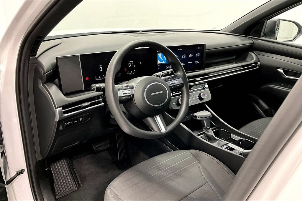 Used 2025 Hyundai Santa Cruz SE FWD image 16
