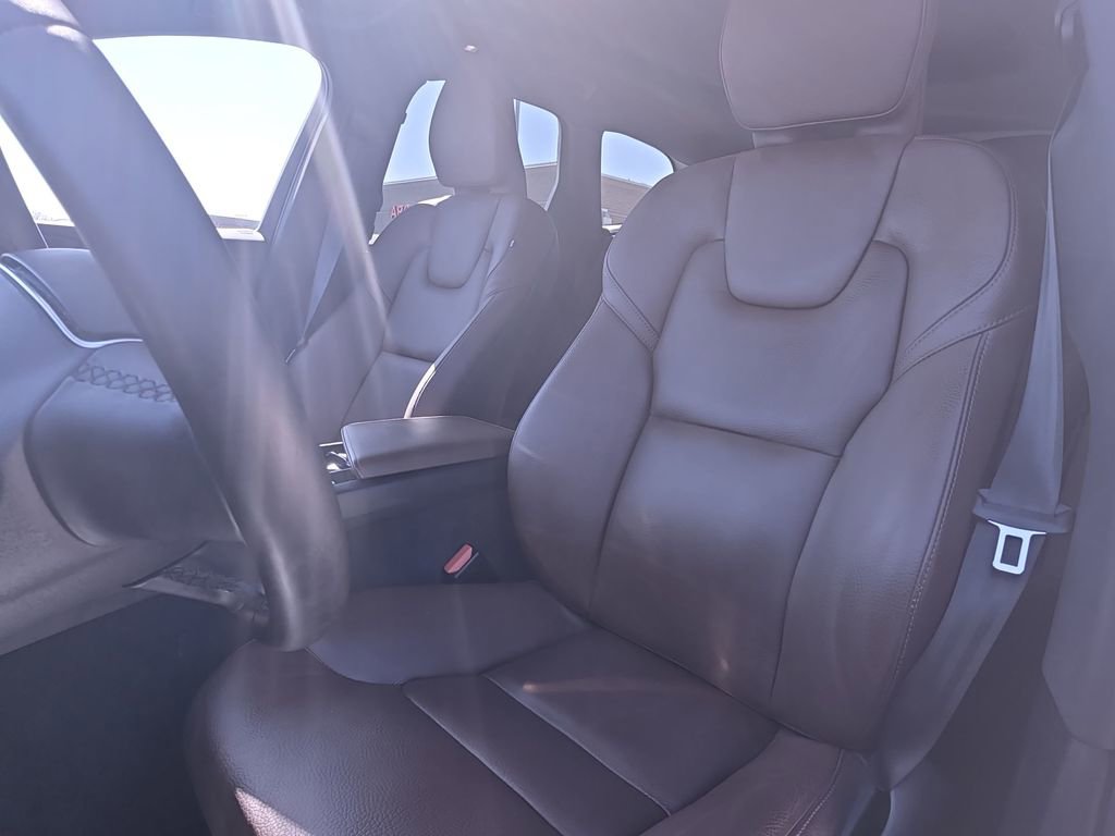 Used 2023 Volvo XC60 B5 Plus w/ Protection Package Premier image 17