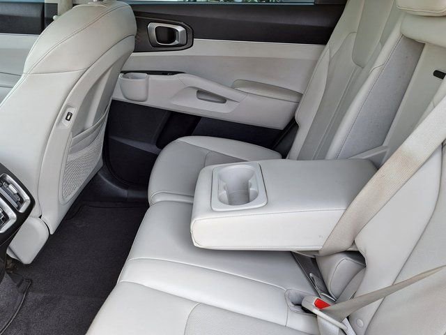 Used 2022 Kia Sorento S w/ Panoramic Sunroof Package FWD image 27