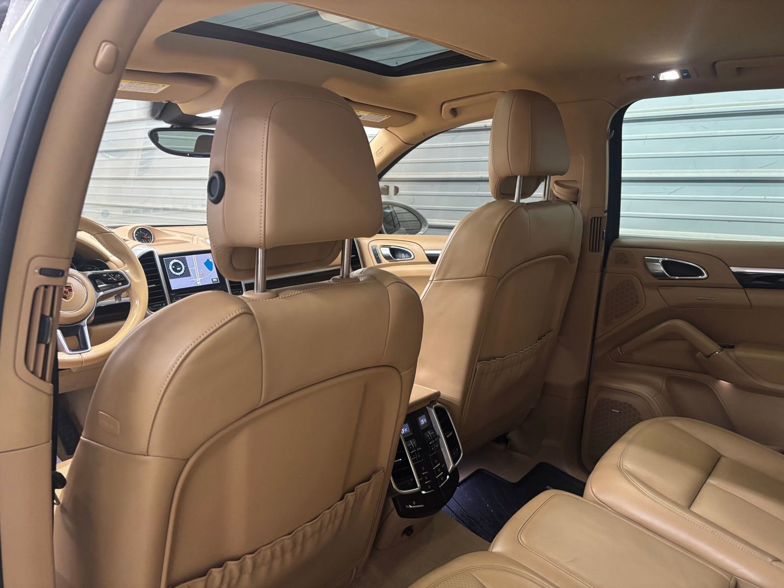 Used 2017 Porsche Cayenne Platinum Edition image 25