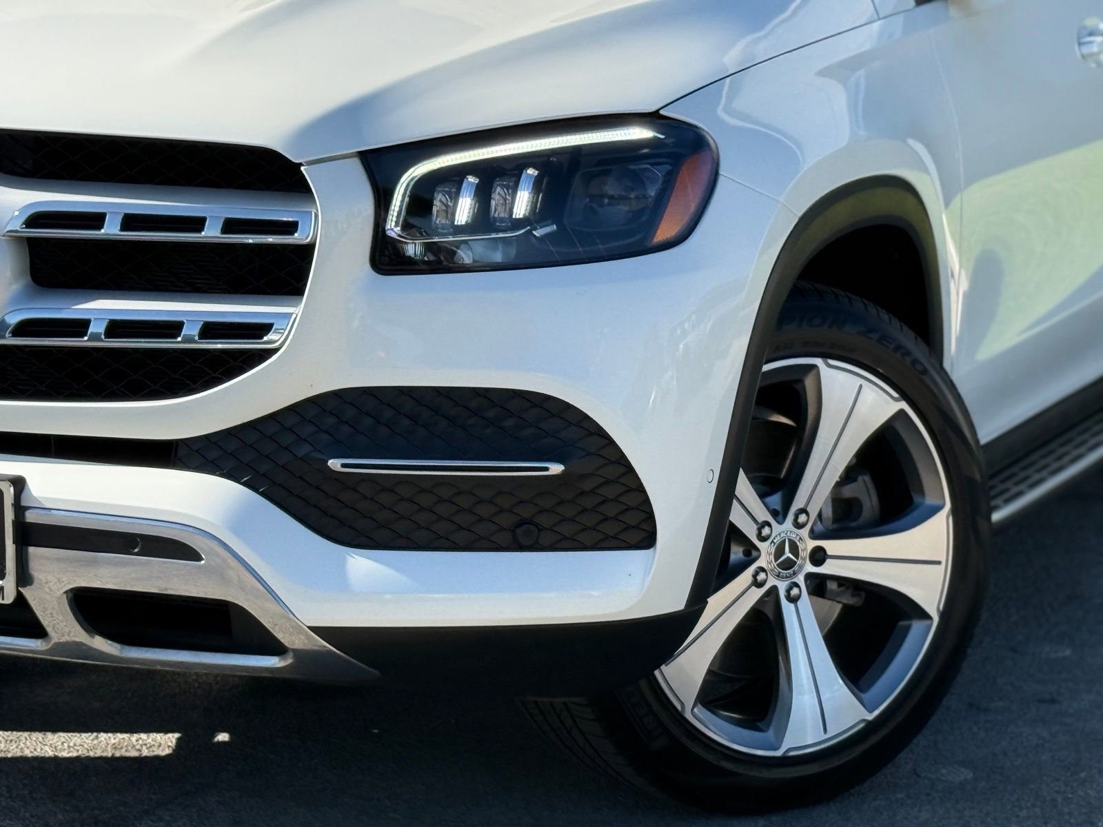Used 2022 Mercedes-Benz GLS 450 4MATIC image 3