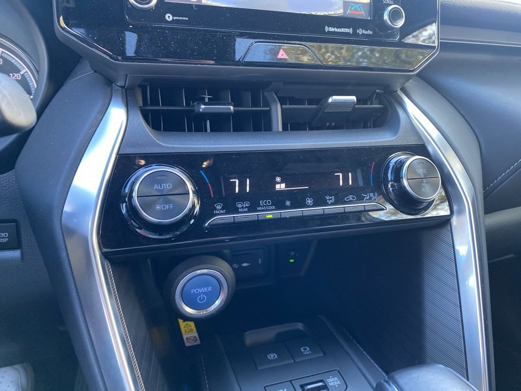 Used 2022 Toyota Venza XLE image 19