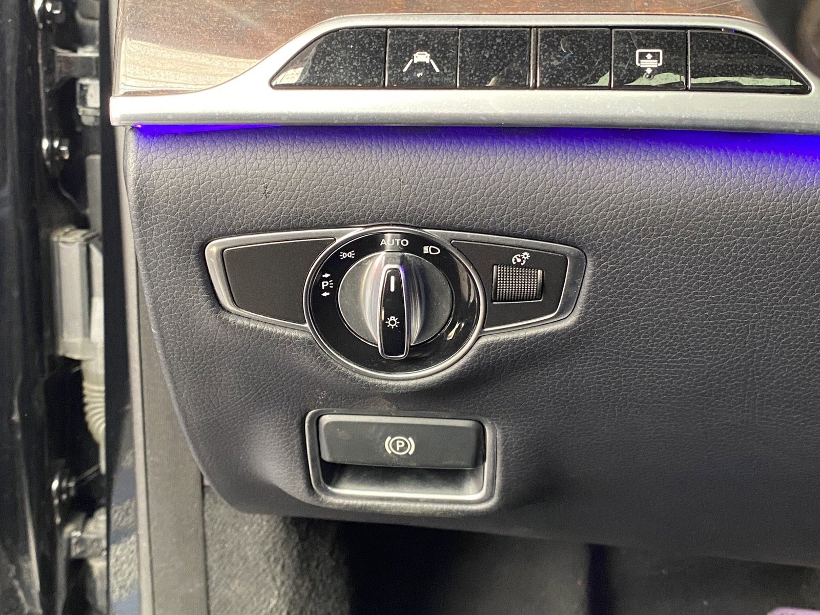 Used 2019 Mercedes-Benz S 560 4MATIC Sedan w/ Premium Package image 24