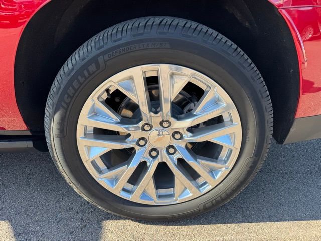 Used 2024 Chevrolet Suburban High Country w/ Advanced Technology Package image 11