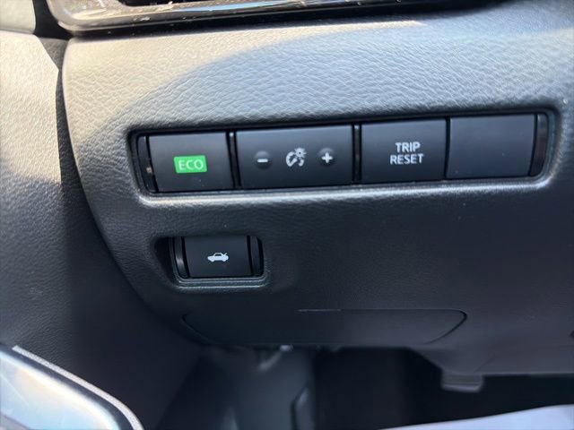 Used 2023 Nissan Sentra SR w/ Midnight Edition Package FWD image 23