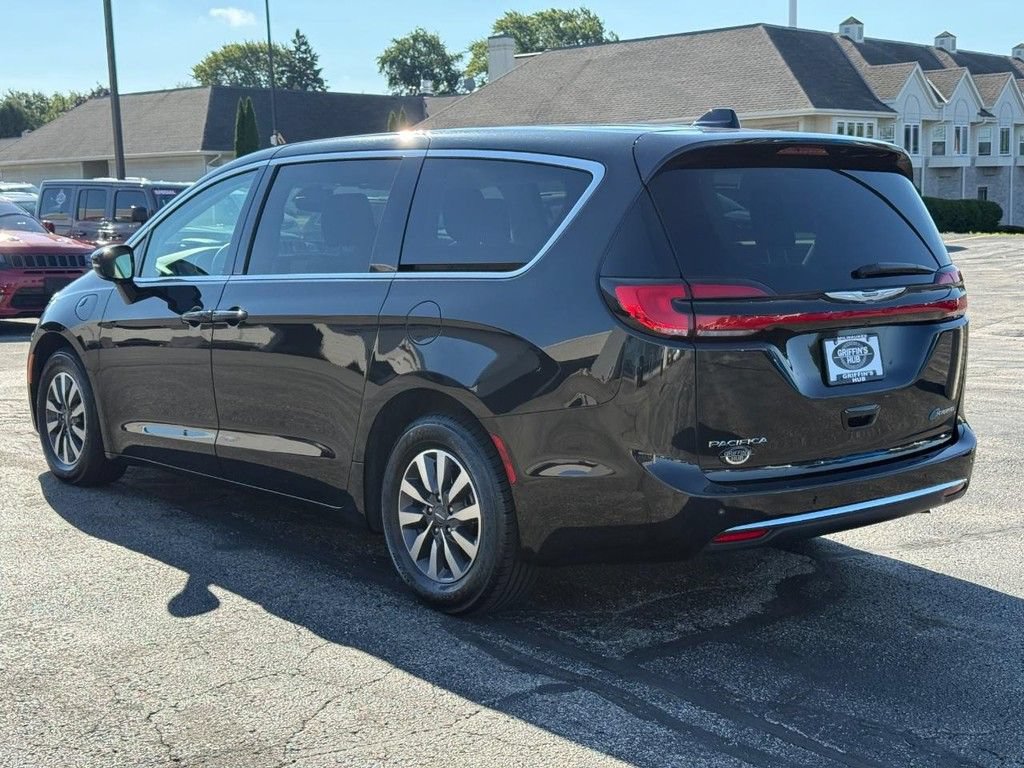 Certified 2024 Chrysler Pacifica Limited FWD image 6