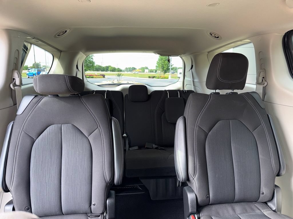 Used 2023 Chrysler Voyager LX FWD image 15