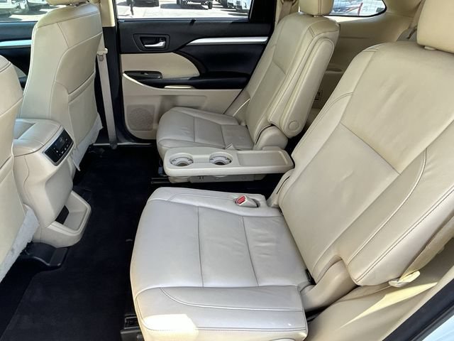 Used 2018 Toyota Highlander XLE FWD image 17
