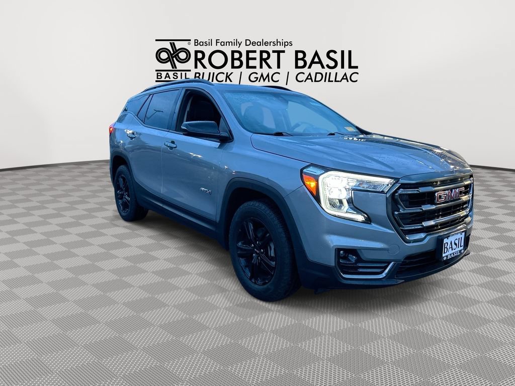 Used 2024 GMC Terrain AT4 AWD/4WD image 2