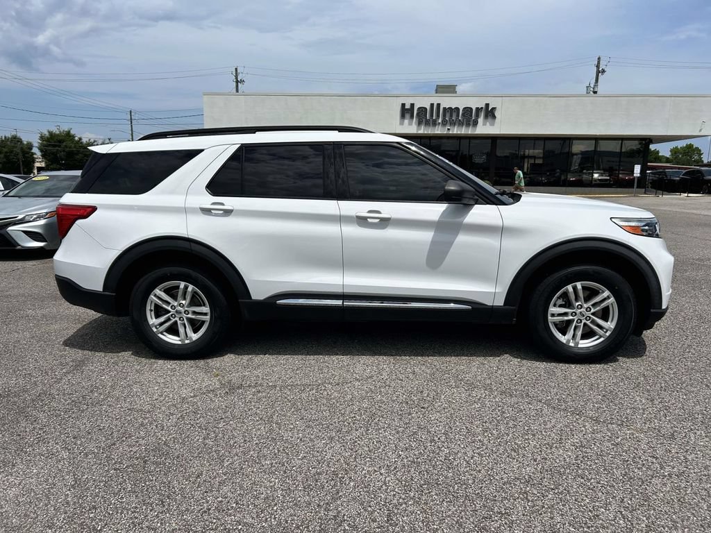 Used 2020 Ford Explorer XLT AWD/4WD image 2