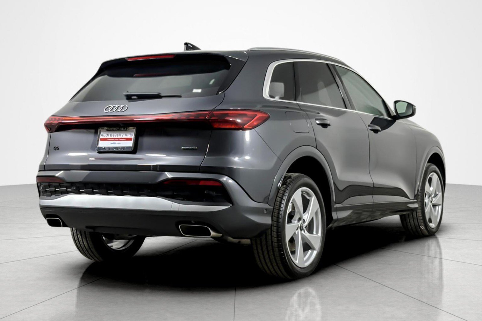 Used 2025 Audi Q5 Premium Plus w/ Premium Plus AWD/4WD image 5
