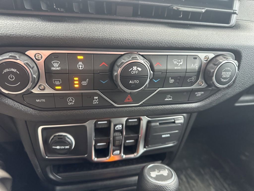 Used 2025 Jeep Wrangler Sport S image 32