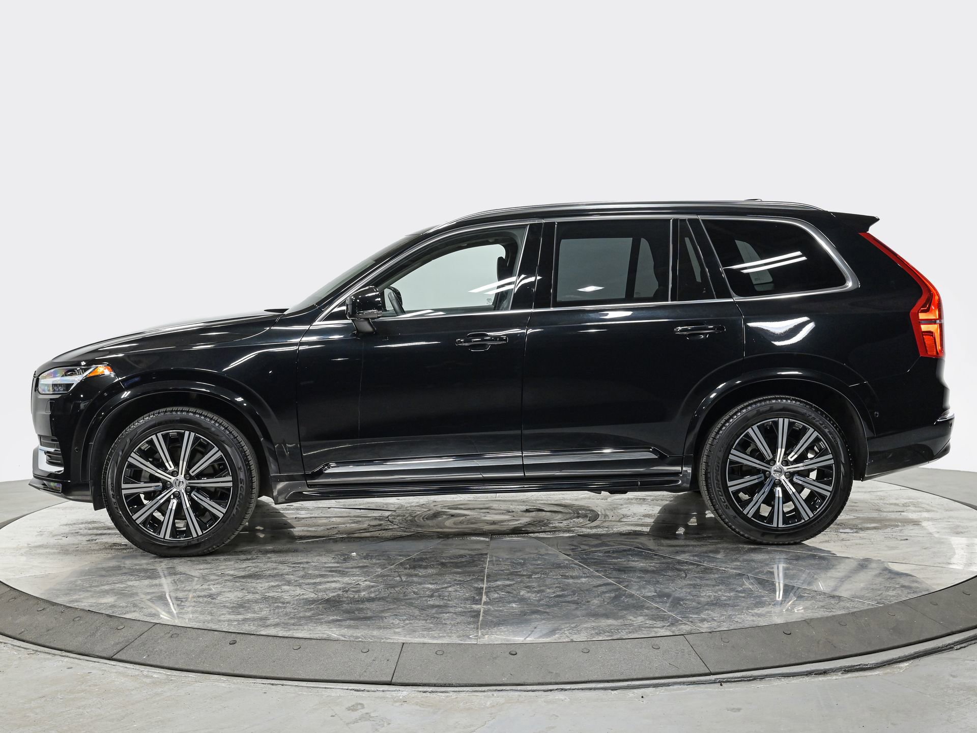 Used 2025 Volvo XC90 B6 Plus w/ Protection Package Premier AWD/4WD image 2