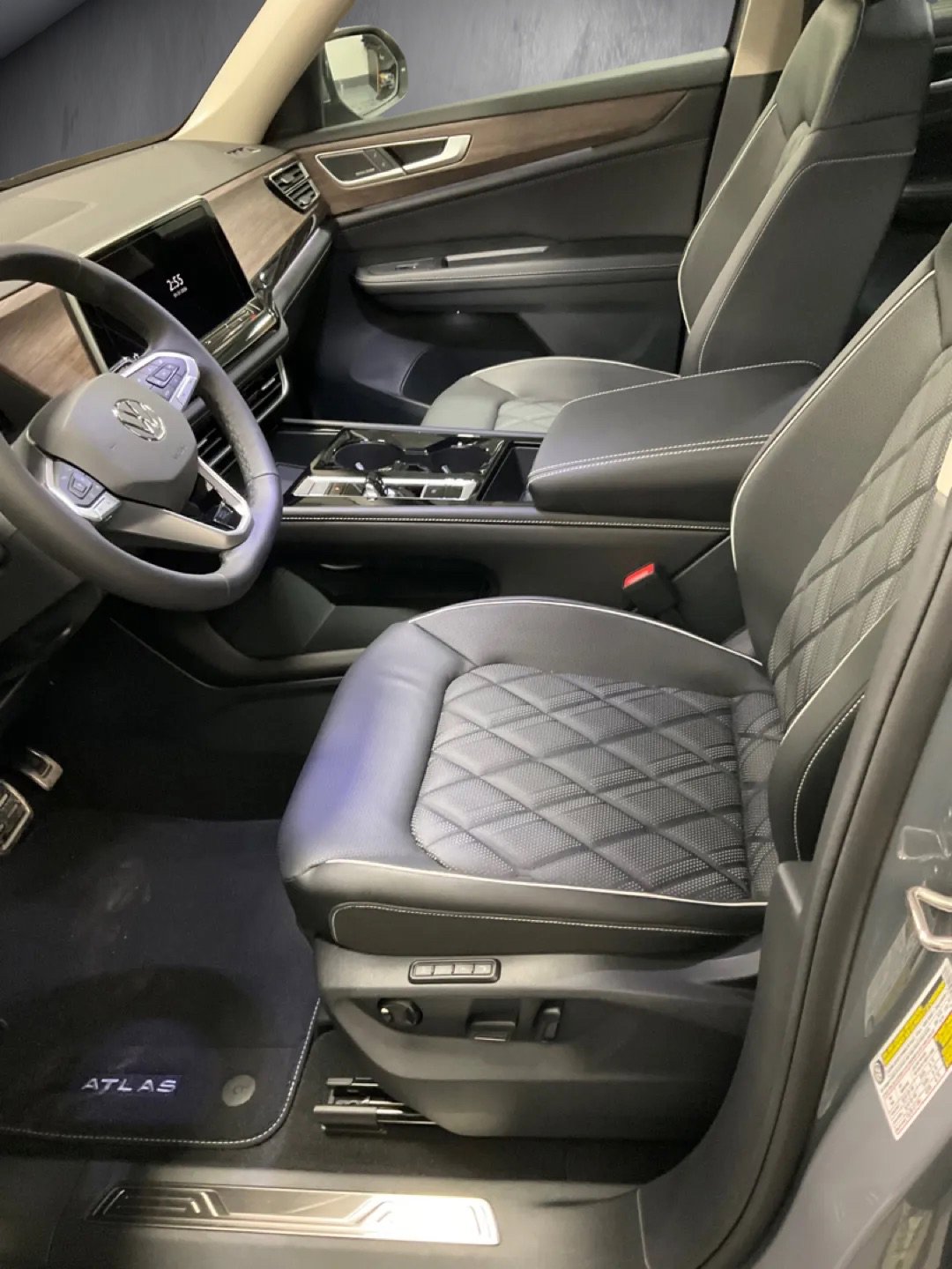 New 2026 Volkswagen Atlas SEL Premium R-Line image 7