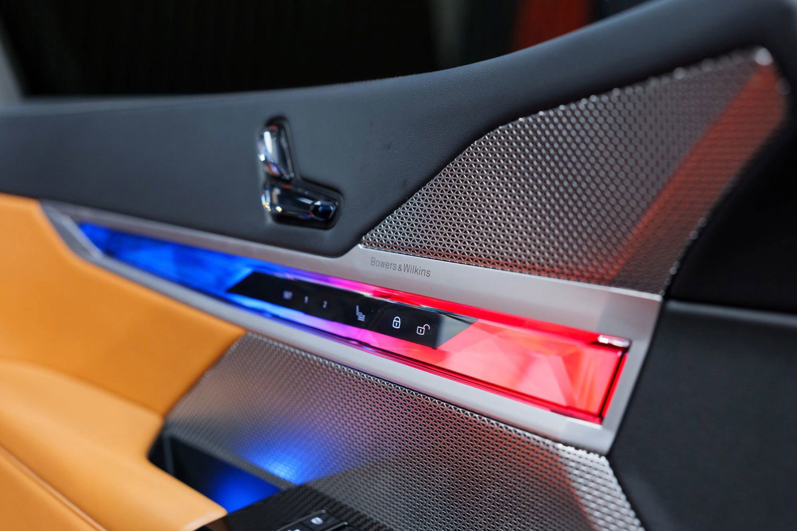 Used 2023 BMW 740i w/ Parking Assistance Package image 23