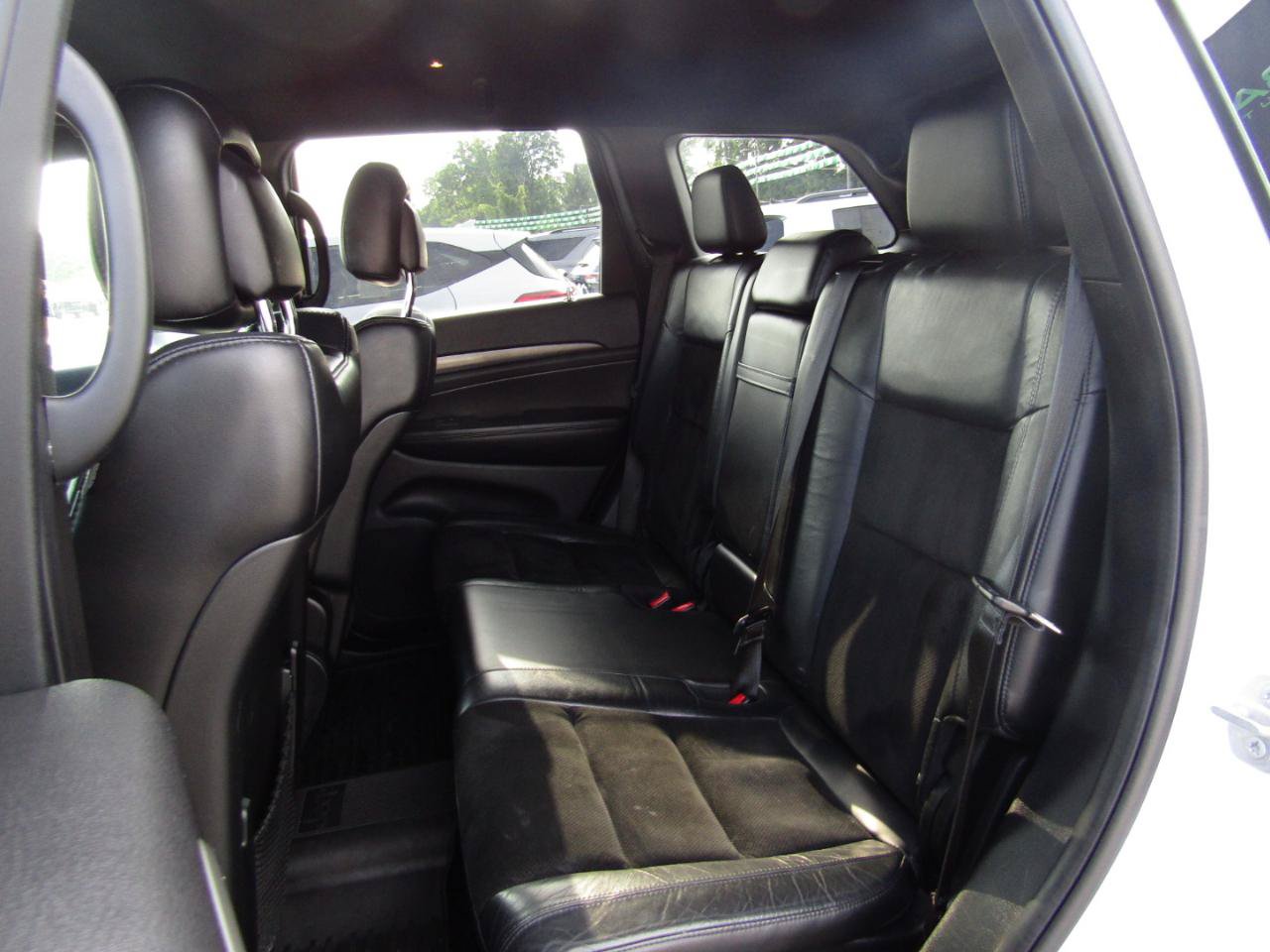Used 2017 Jeep Grand Cherokee Altitude AWD/4WD image 19