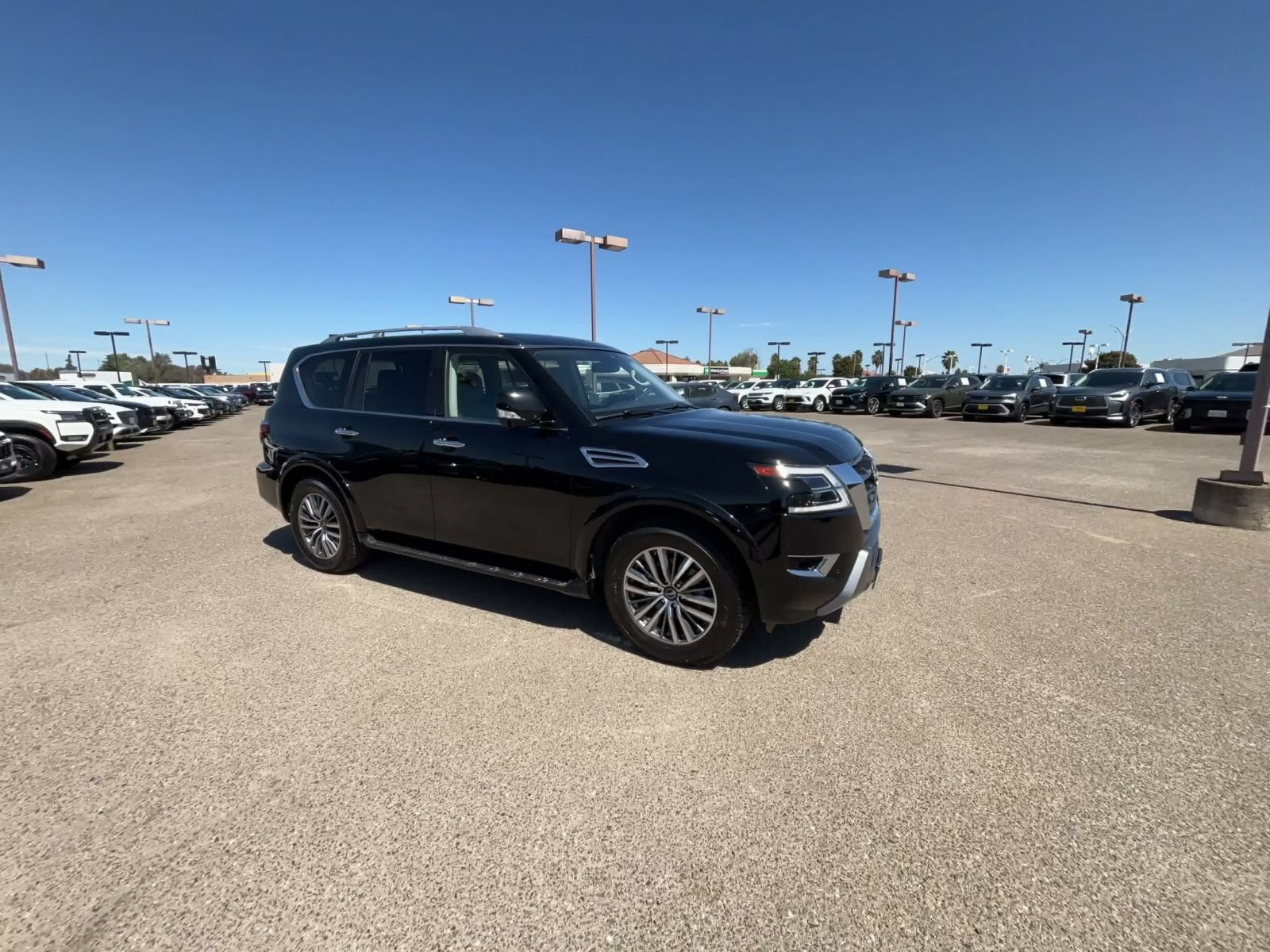Used 2024 Nissan Armada SL RWD image 2
