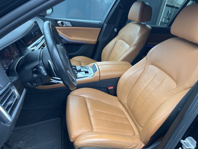 Used 2021 BMW X7 M50i w/ Cold Weather Package image 9