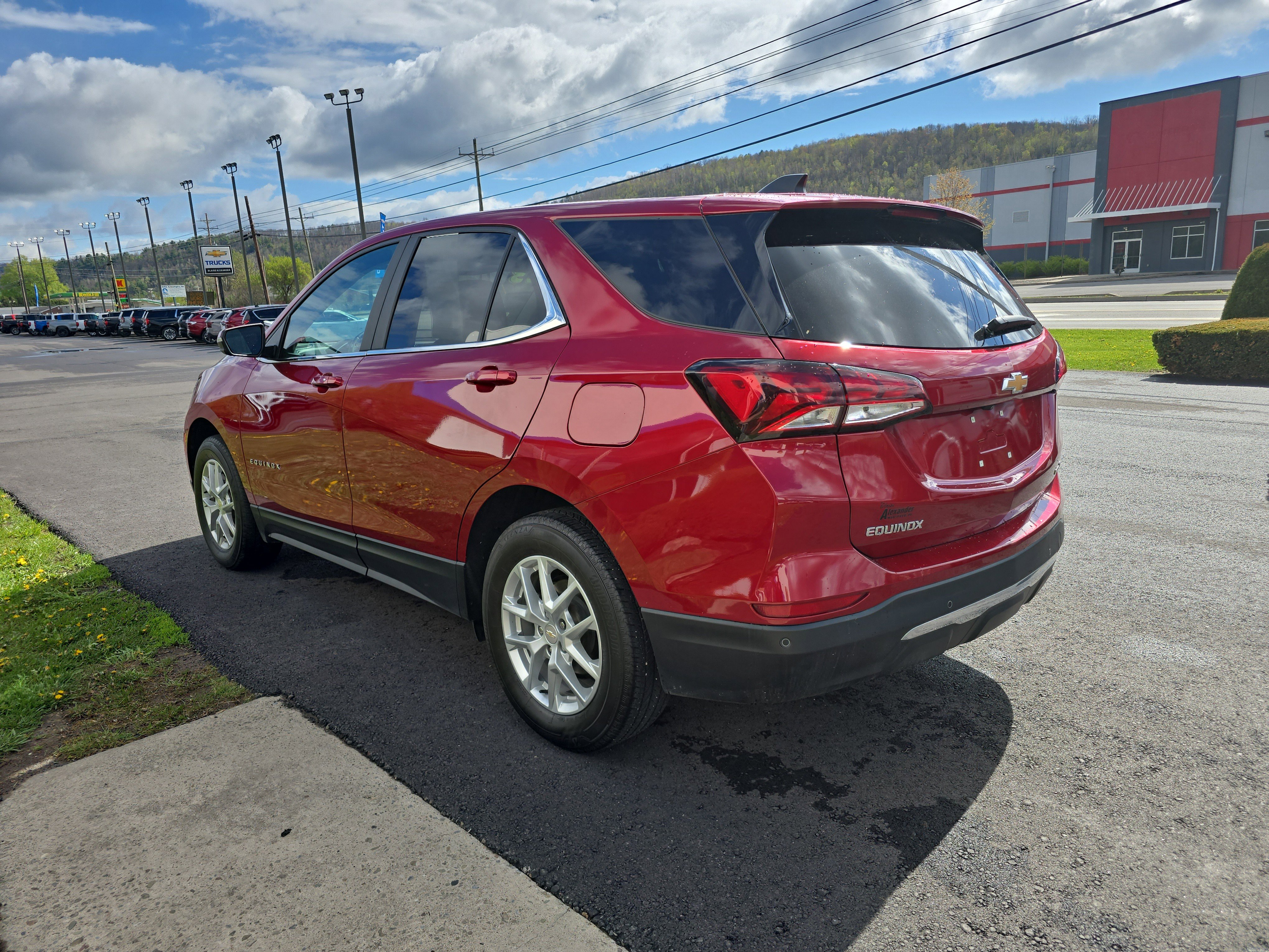 Used 2023 Chevrolet Equinox LT AWD/4WD image 6