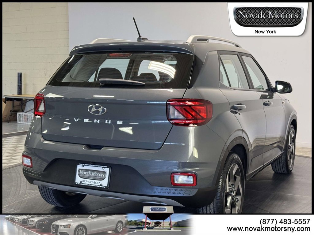 Used 2025 Hyundai Venue SEL image 10