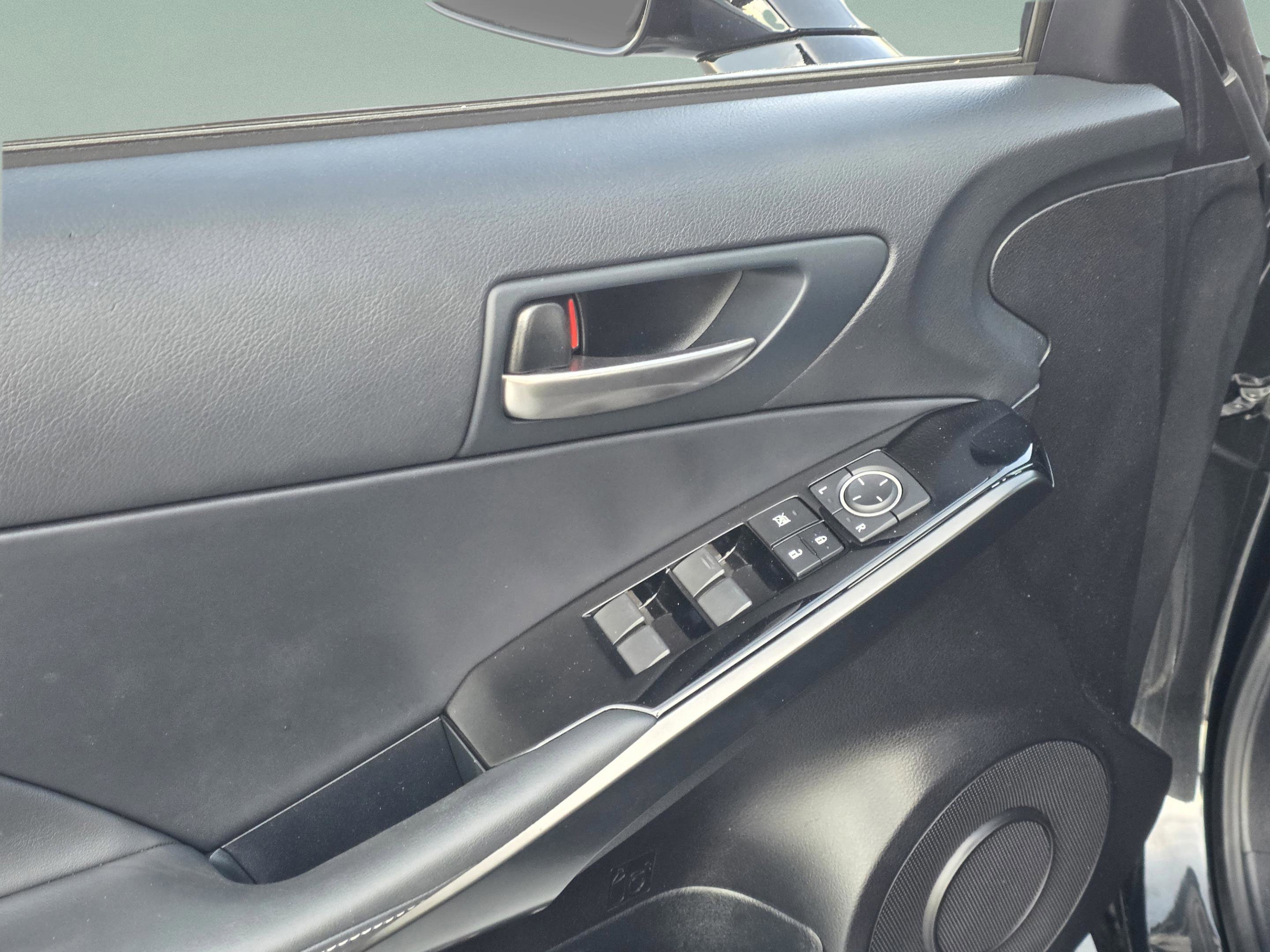 Used 2023 Lexus IS 350 F Sport image 9