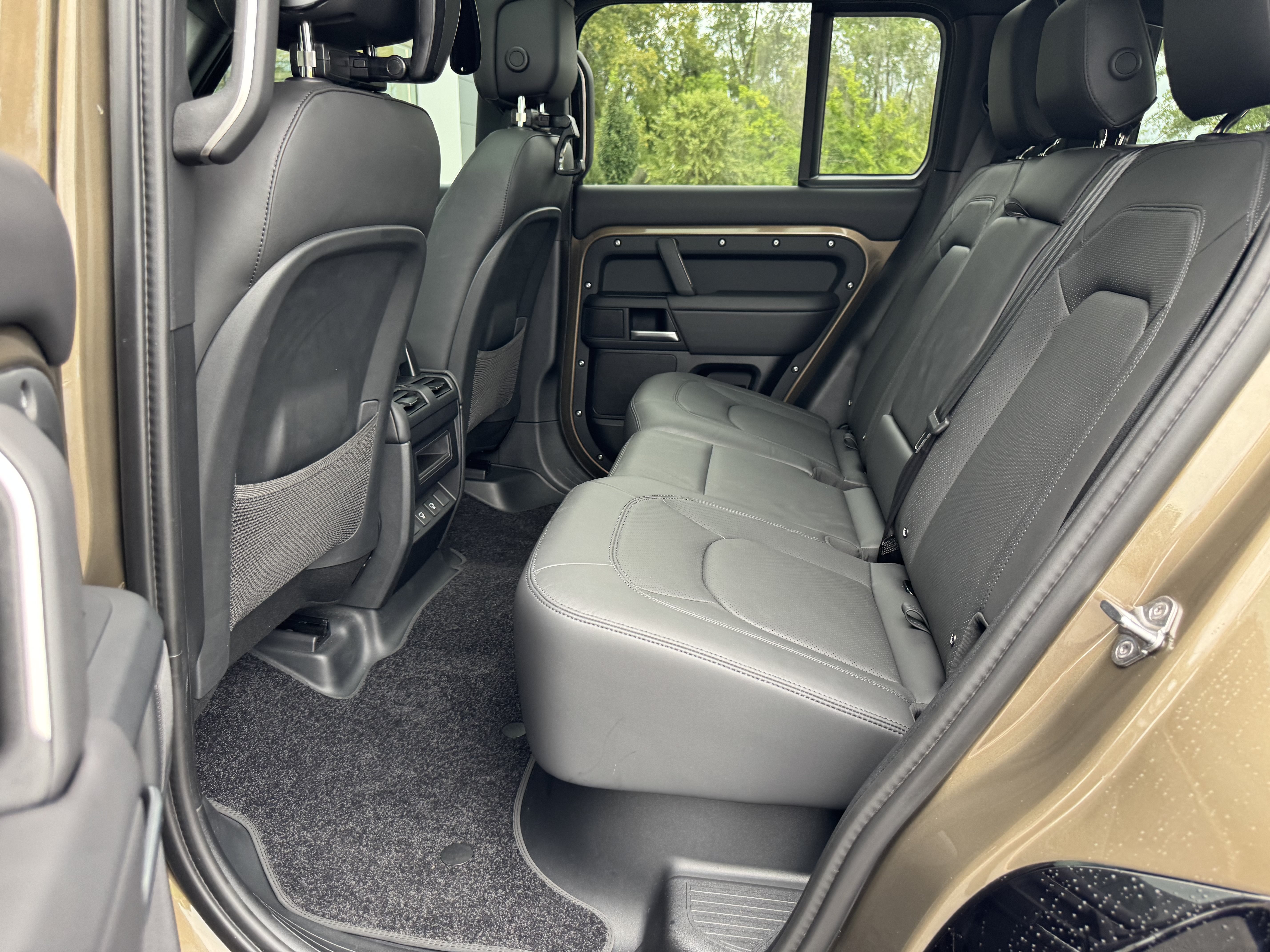 Certified 2025 Land Rover Defender 110 X-Dynamic SE AWD/4WD image 5