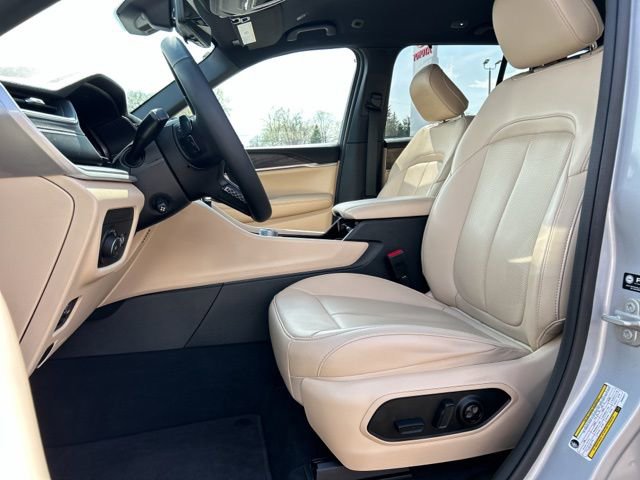 Used 2023 Jeep Grand Cherokee Limited w/ Luxury Tech Group II image 34