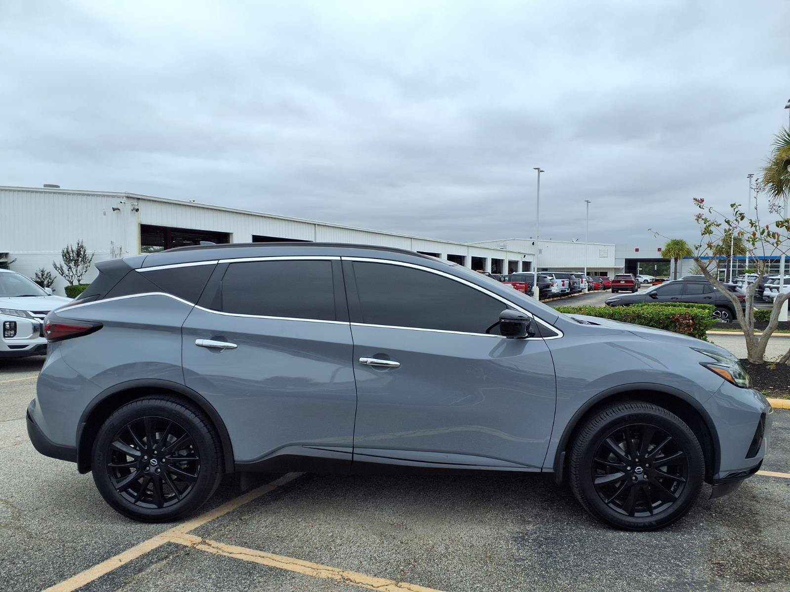 Used 2023 Nissan Murano SV w/ SV Midnight Edition Package FWD image 21