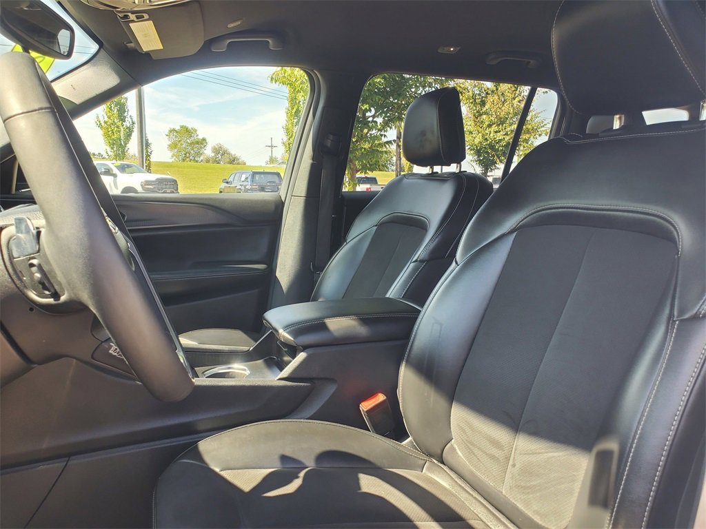 Used 2024 Jeep Grand Cherokee L Laredo image 12