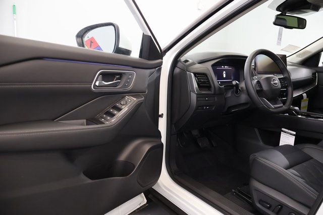 New 2026 Nissan Rogue Platinum image 12