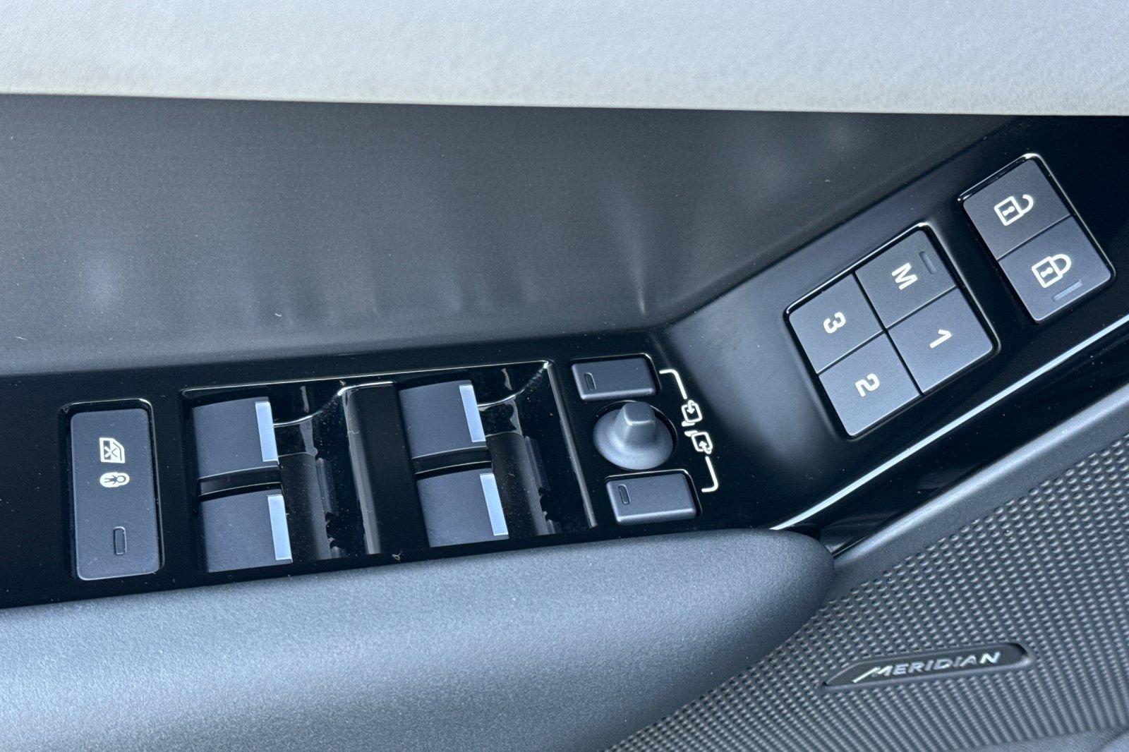 Used 2026 Land Rover Range Rover Velar S image 11