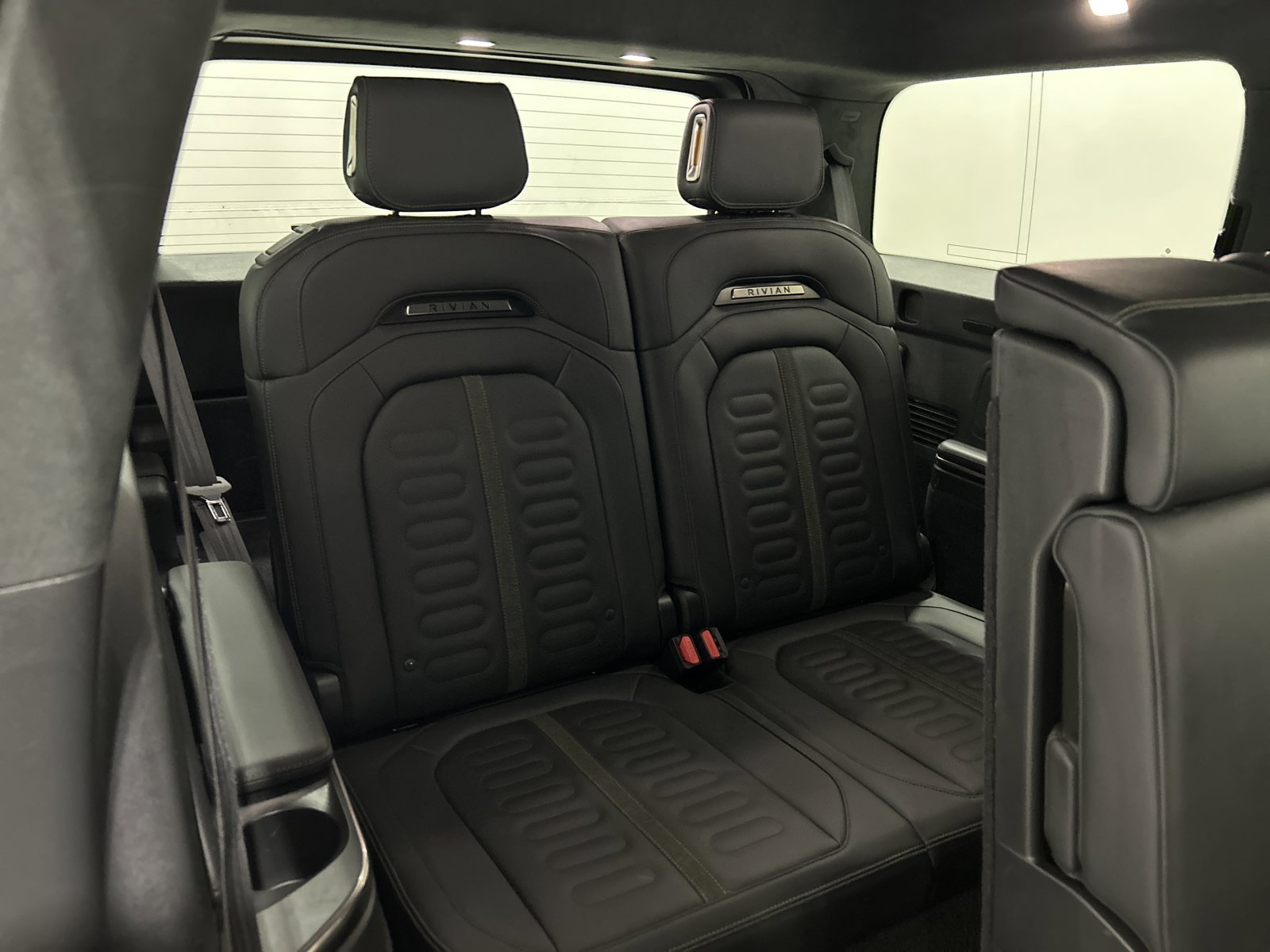 Used 2024 Rivian R1S Adventure AWD/4WD image 25