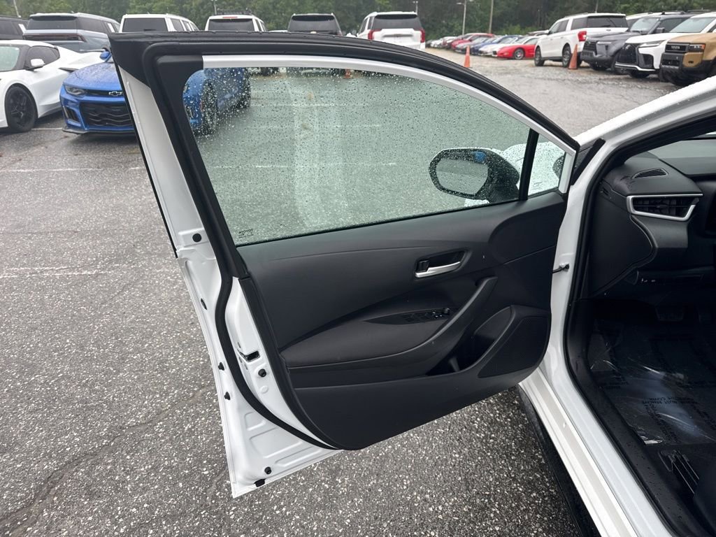 Used 2026 Toyota Corolla SE FWD image 25