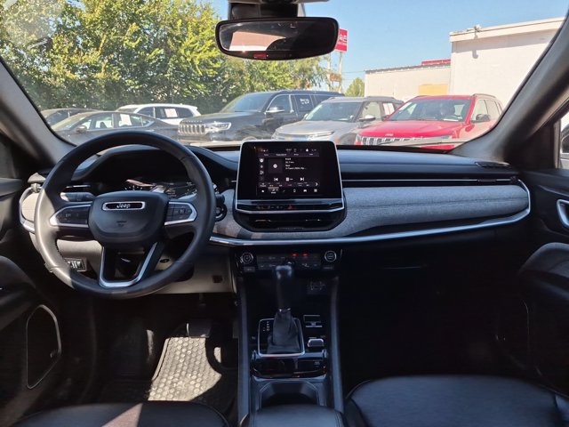 Used 2025 Jeep Compass Latitude w/ Sun & Sound Group AWD/4WD image 21