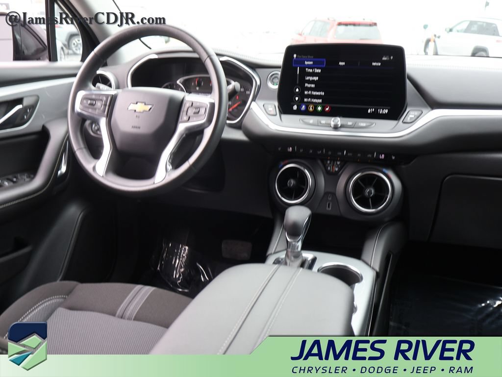 Used 2025 Chevrolet Blazer LT AWD/4WD image 13