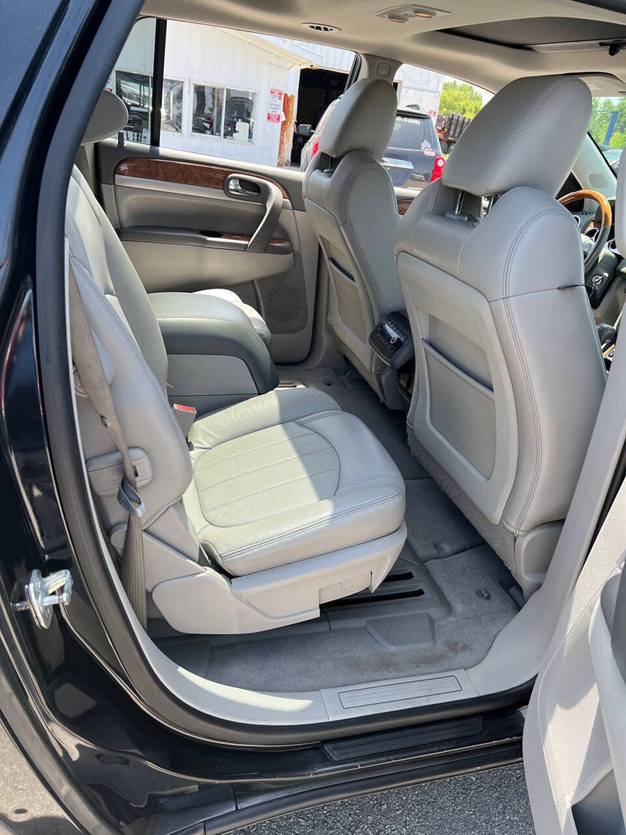 Used 2011 Buick Enclave CXL FWD image 25