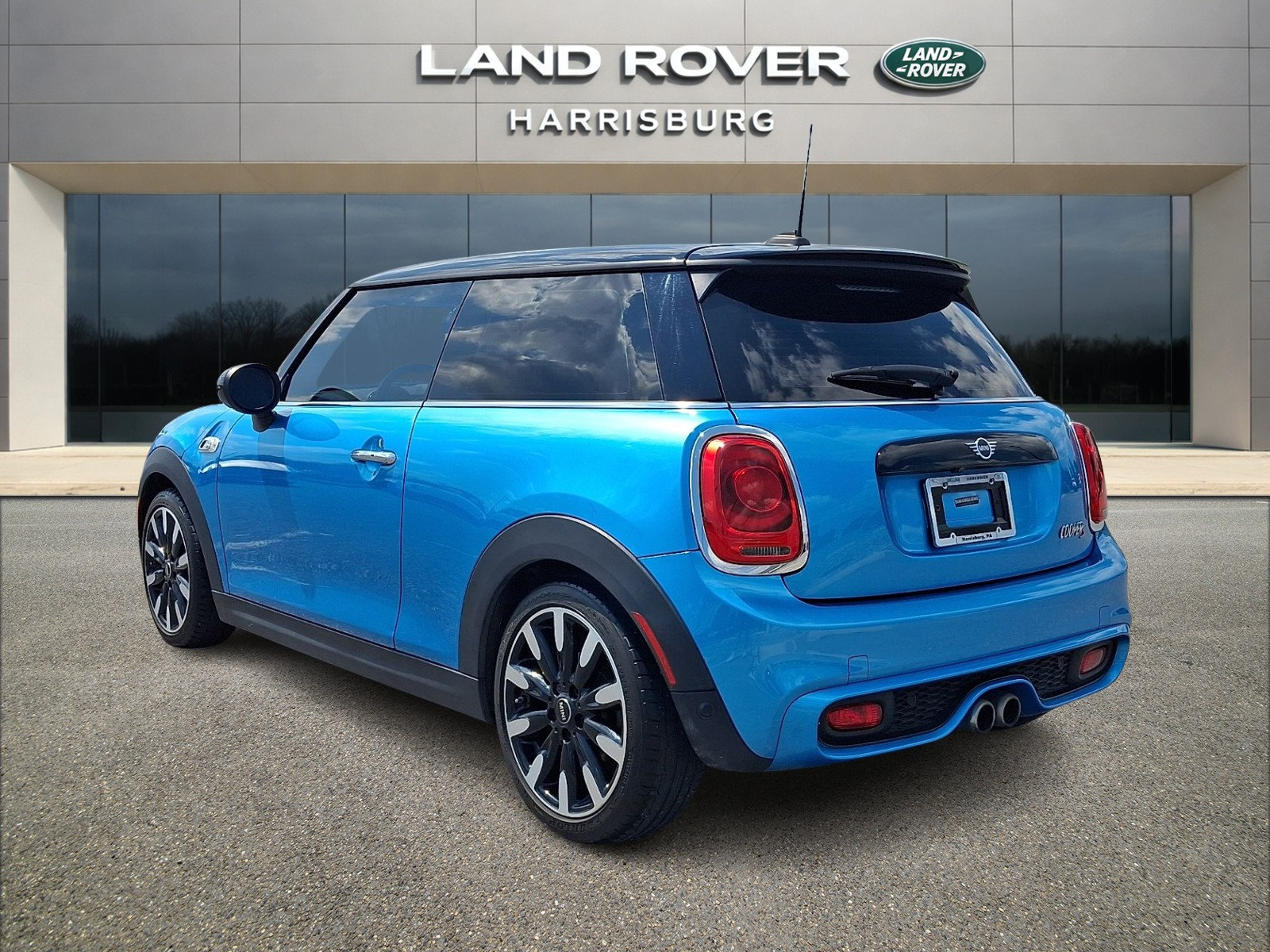 Used 2019 MINI Cooper S w/ Signature Upholstery Package FWD image 3