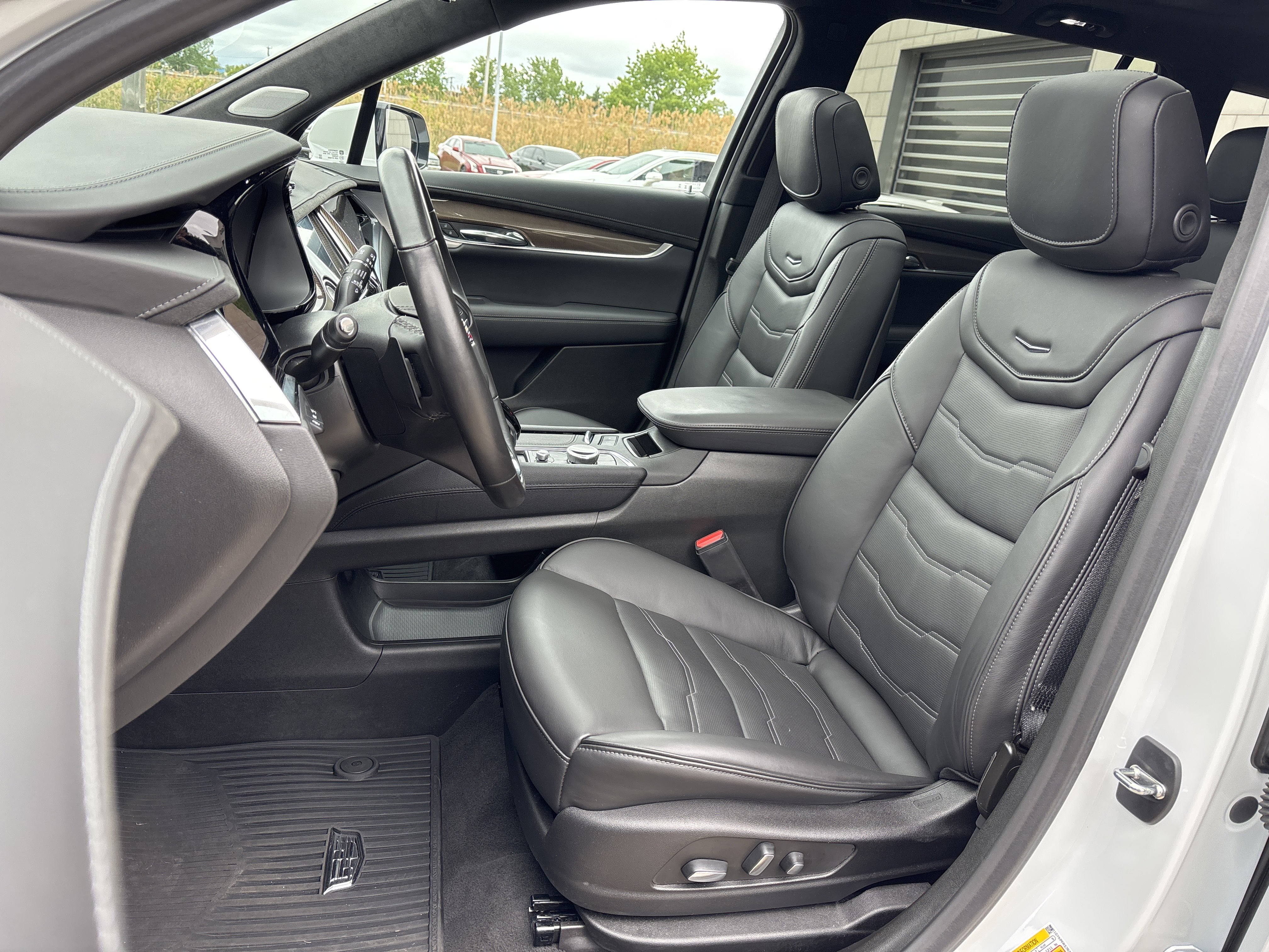 Used 2024 Cadillac XT6 Premium Luxury w/ Platinum Package image 27