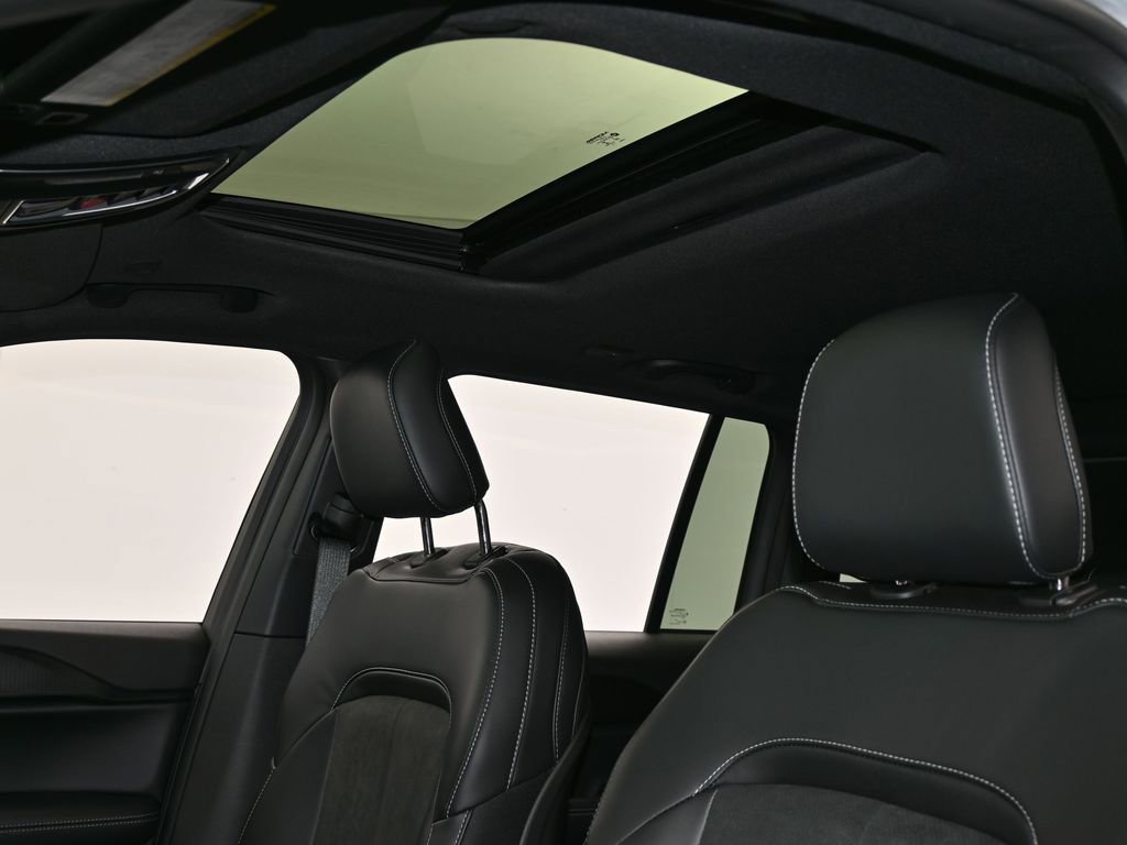 New 2025 Jeep Grand Cherokee Altitude image 11