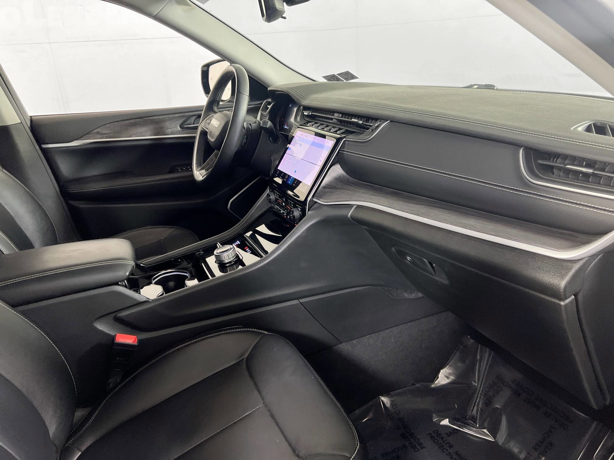 Used 2022 Jeep Grand Cherokee Limited image 29