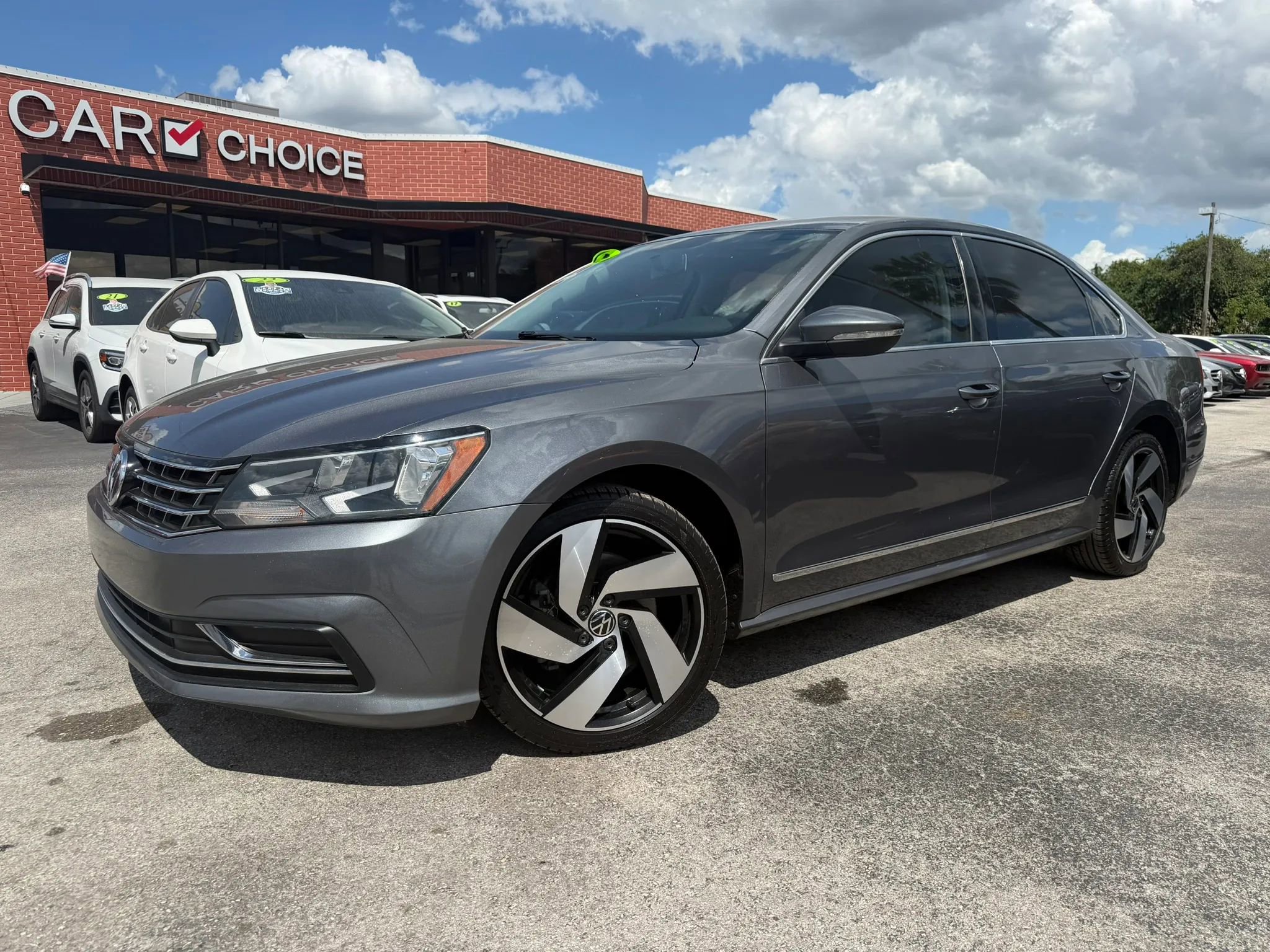 Used 2016 Volkswagen Passat 1.8T S FWD image 1