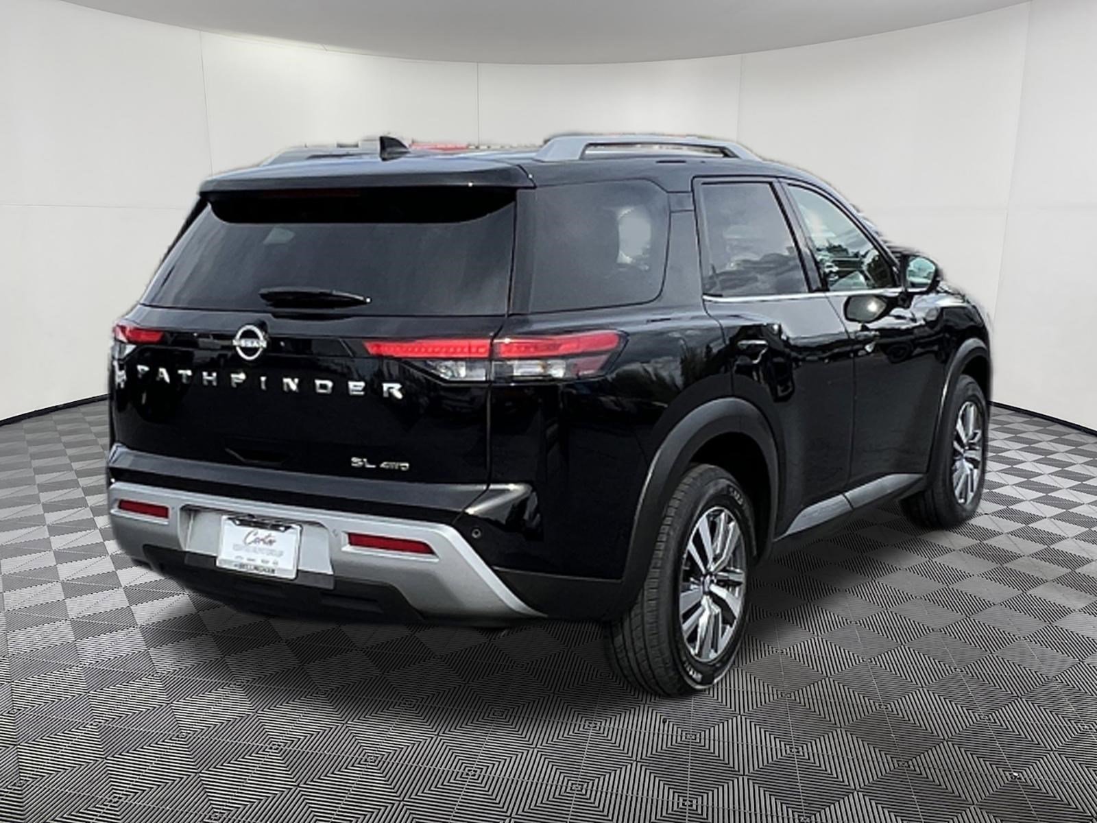 Used 2025 Nissan Pathfinder SL AWD/4WD image 6
